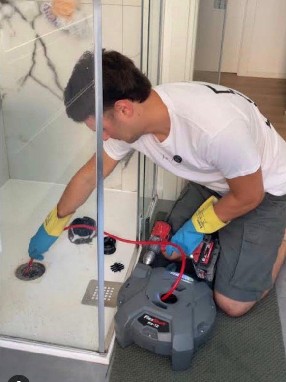 Spurgo professionale di uno scarico intasato a Pescara