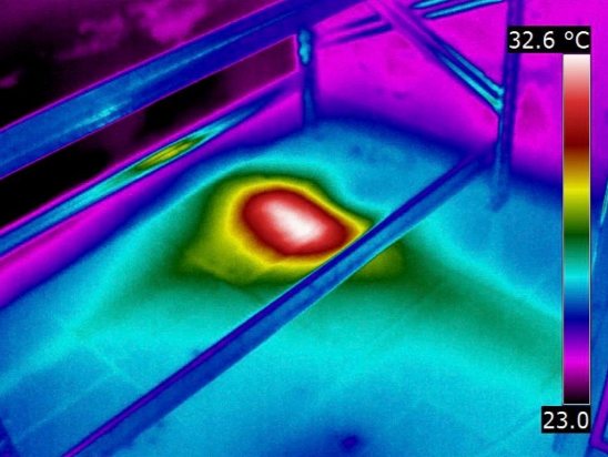 Ricerca di una perdita d'acqua con termocamera in un'abitazione a Pescara